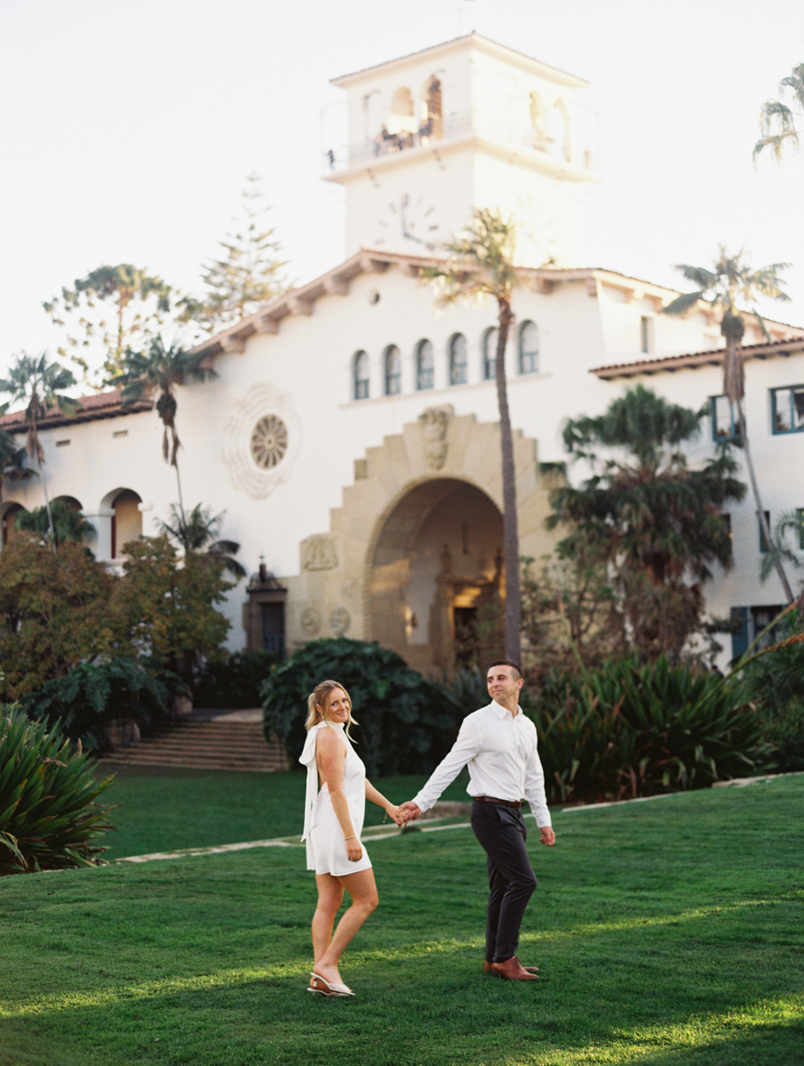 Engagement session at the Santa barbara Courthouse